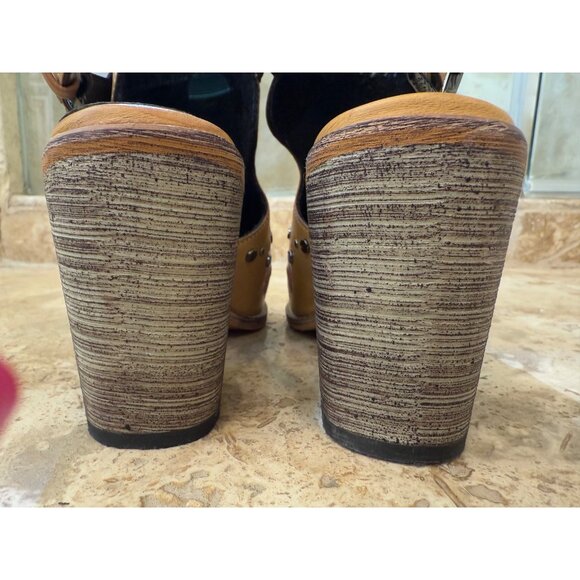 Womens Embroidered Floral Tan Heeled Sandals With Stud Accents & Adjustable Stra - Picture 8 of 10